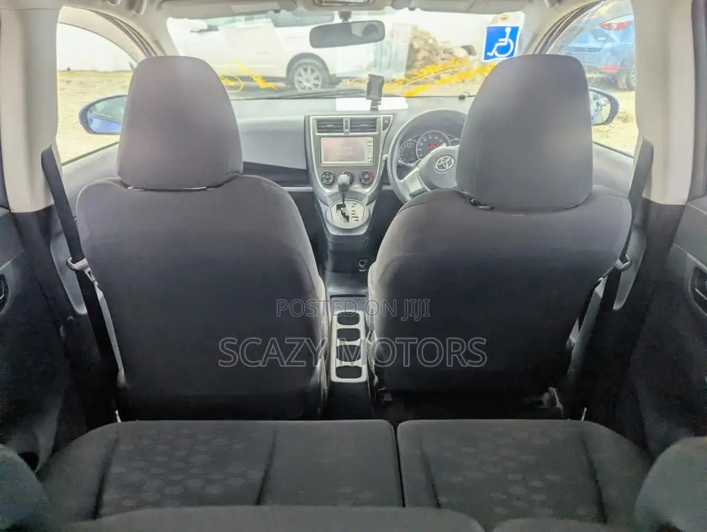 Toyota Ractis 2010 Blue