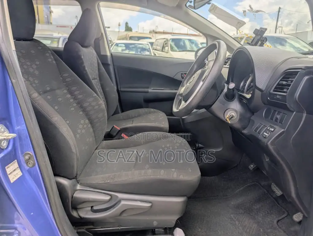 Toyota Ractis 2010 Blue