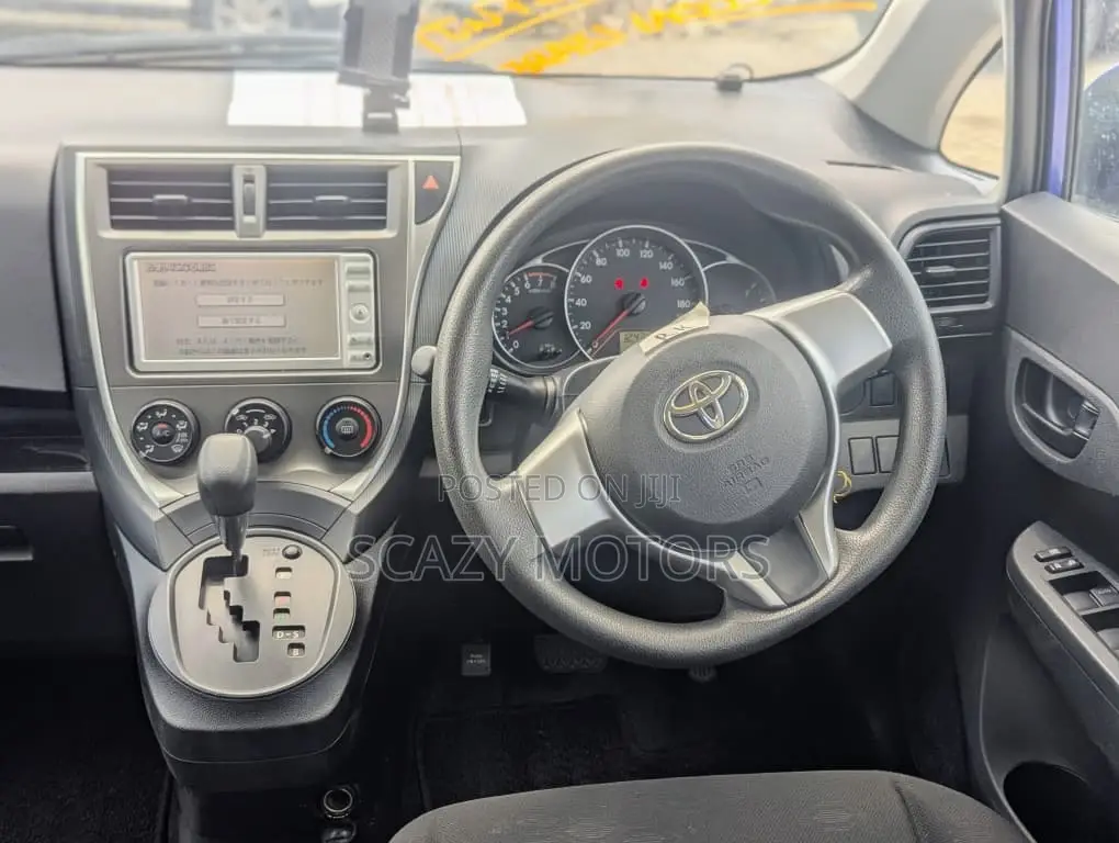 Toyota Ractis 2010 Blue