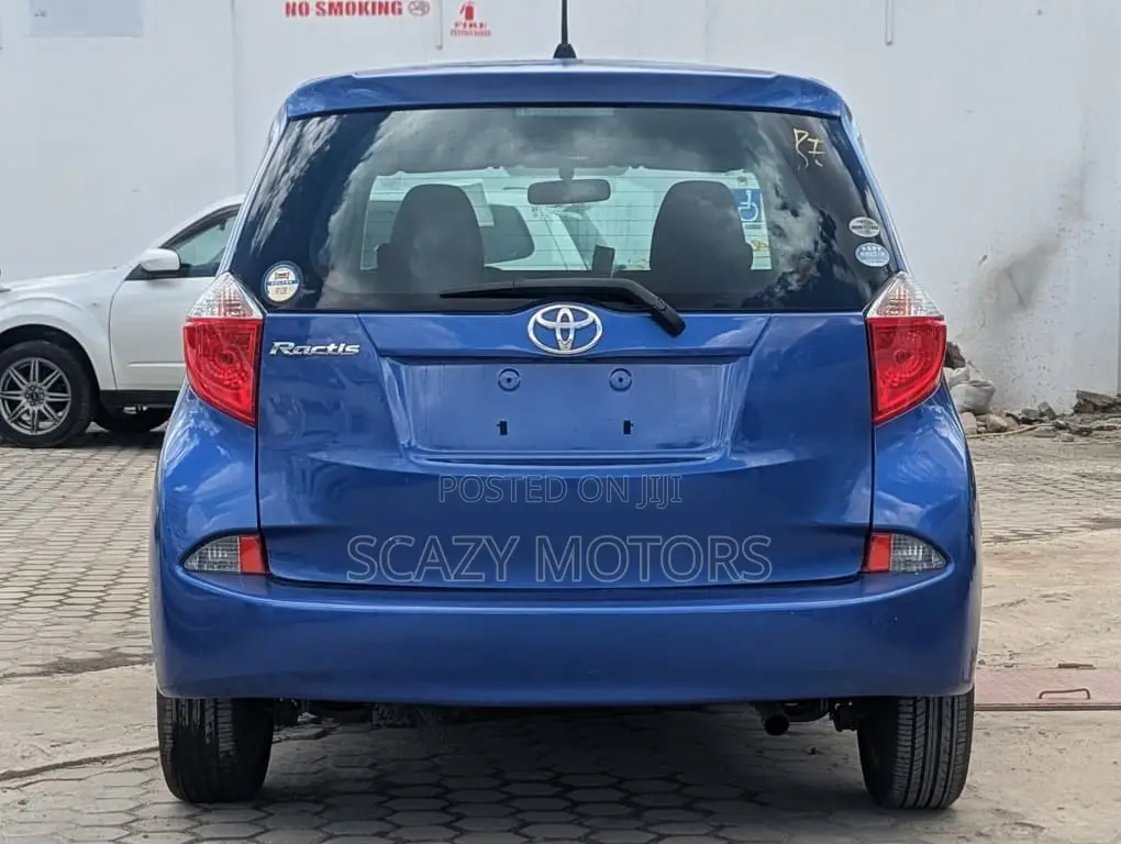 Toyota Ractis 2010 Blue