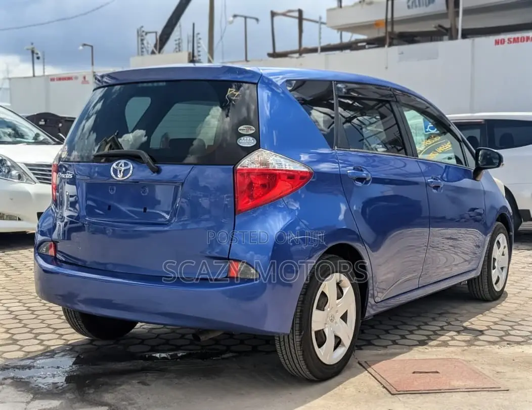 Toyota Ractis 2010 Blue