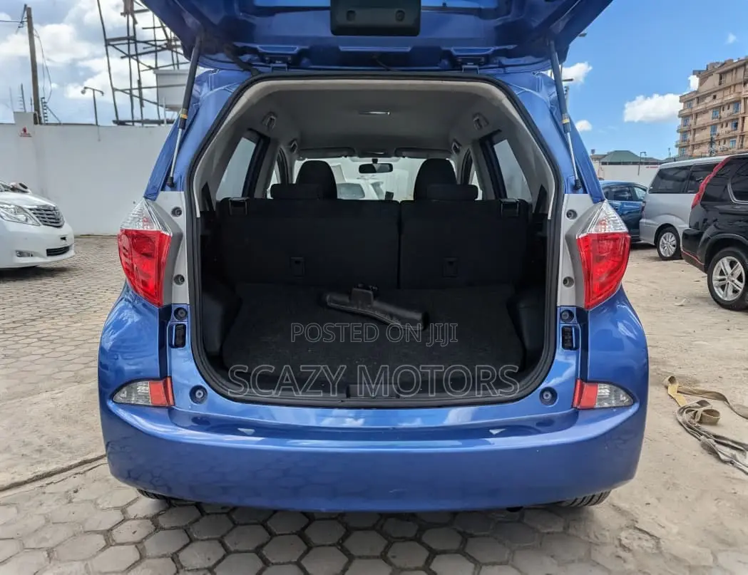 Toyota Ractis 2010 Blue