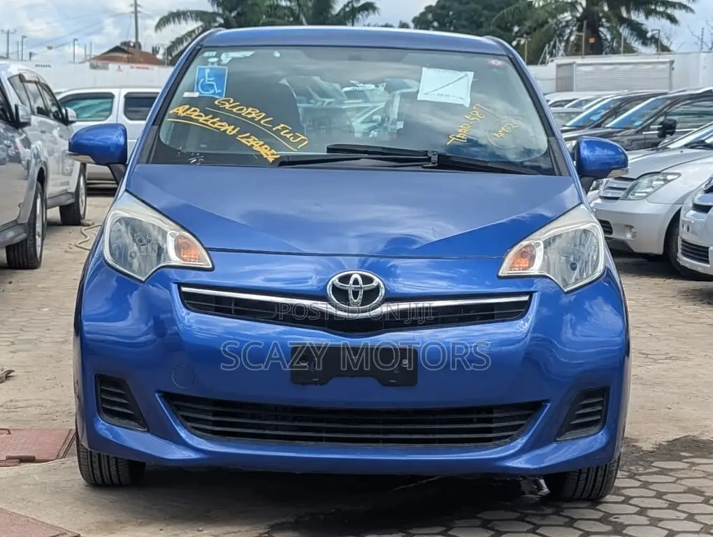 Toyota Ractis 2010 Blue