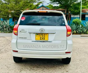 Toyota Vanguard 2009 White