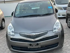 Toyota Ractis 1.5 FWD 2009 Gray
