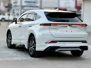Toyota Harrier 2.0 2021 White