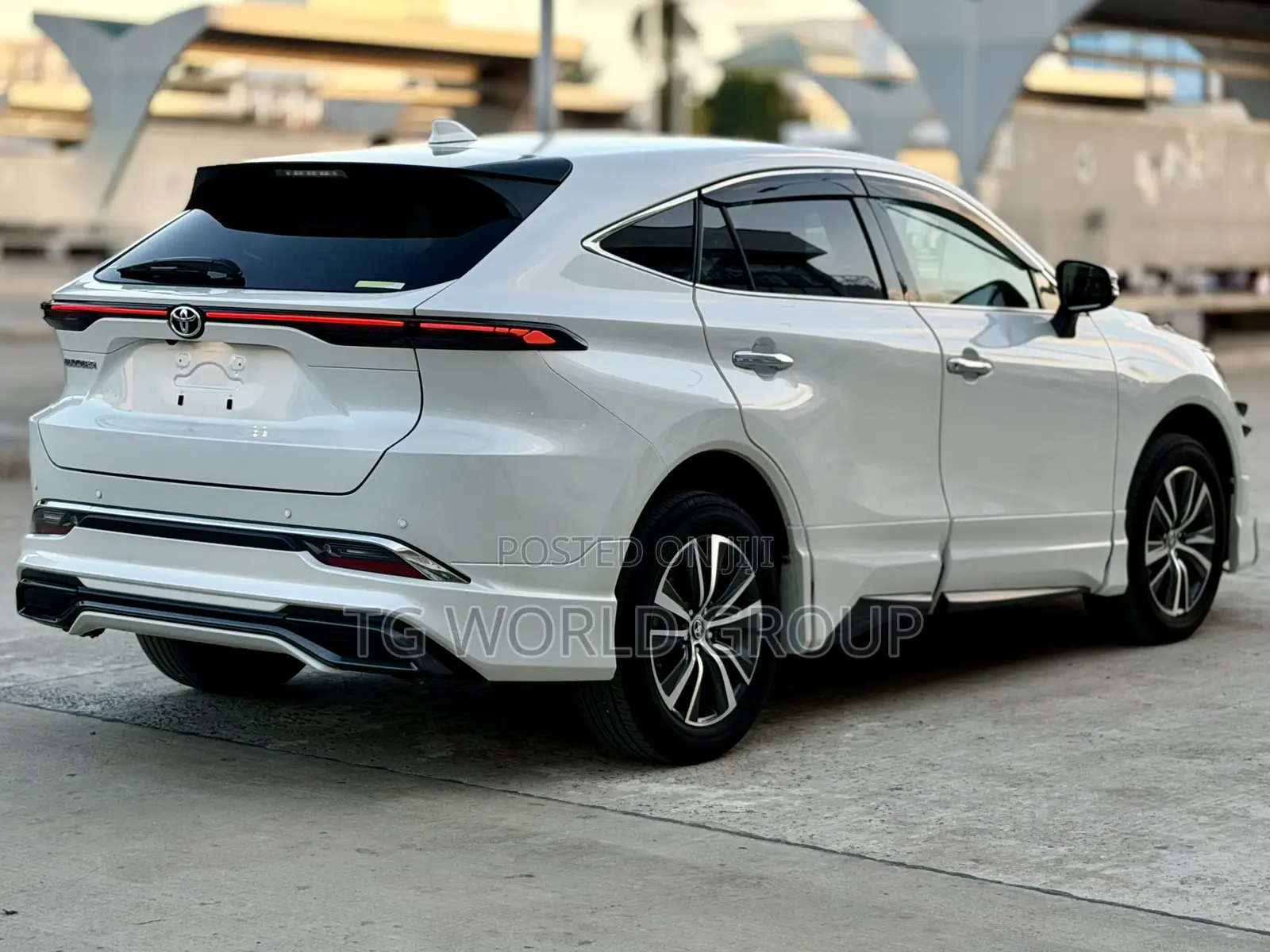 Toyota Harrier 2.0 2021 White