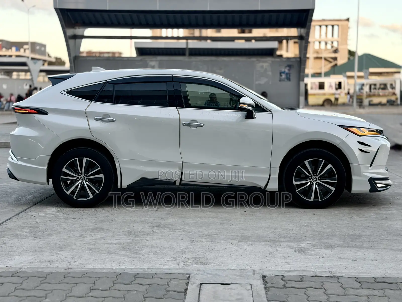 Toyota Harrier 2.0 2021 White