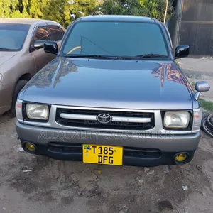 Toyota Hilux 1998 Gray