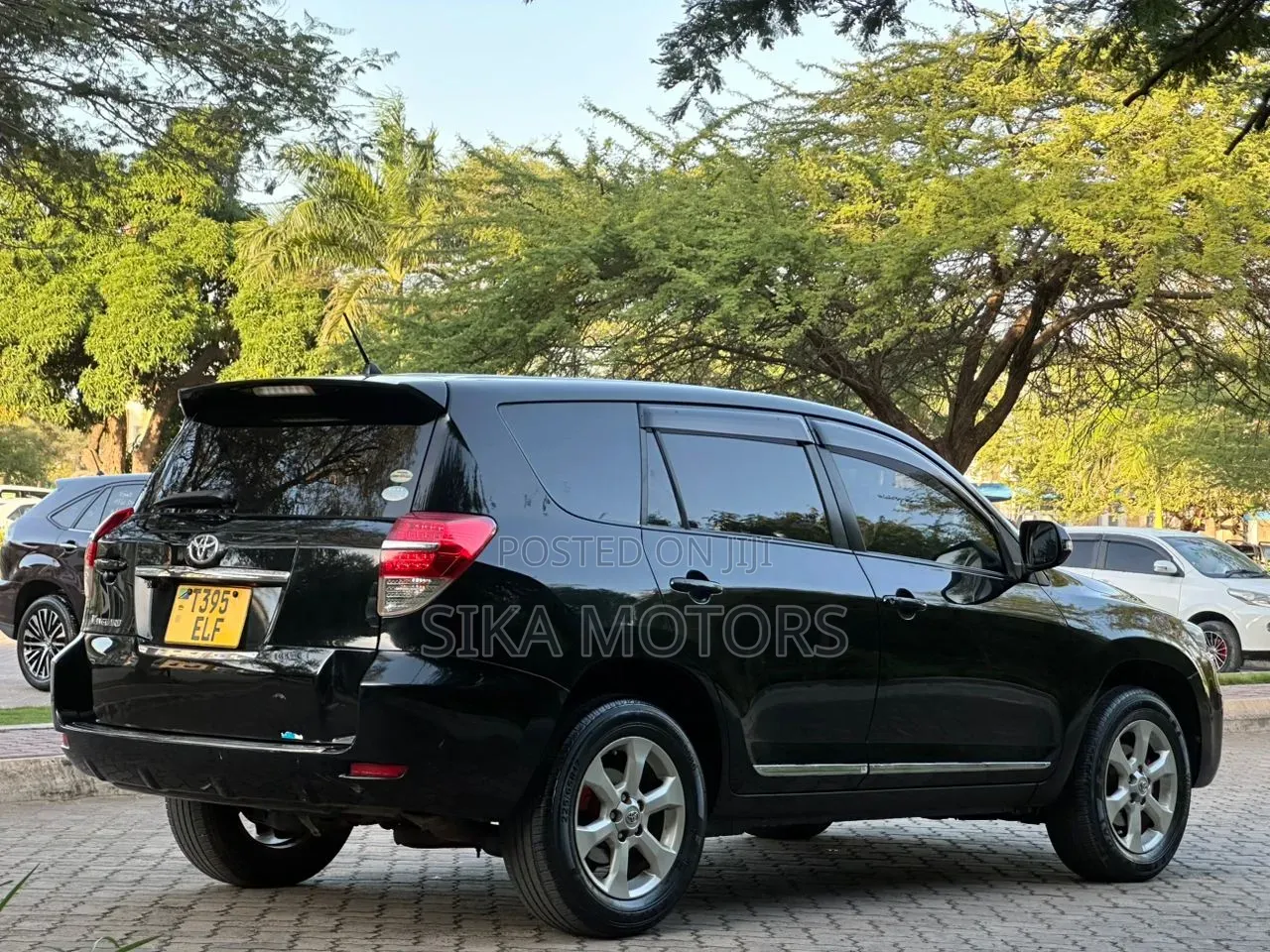 Toyota Vanguard 2011 Black