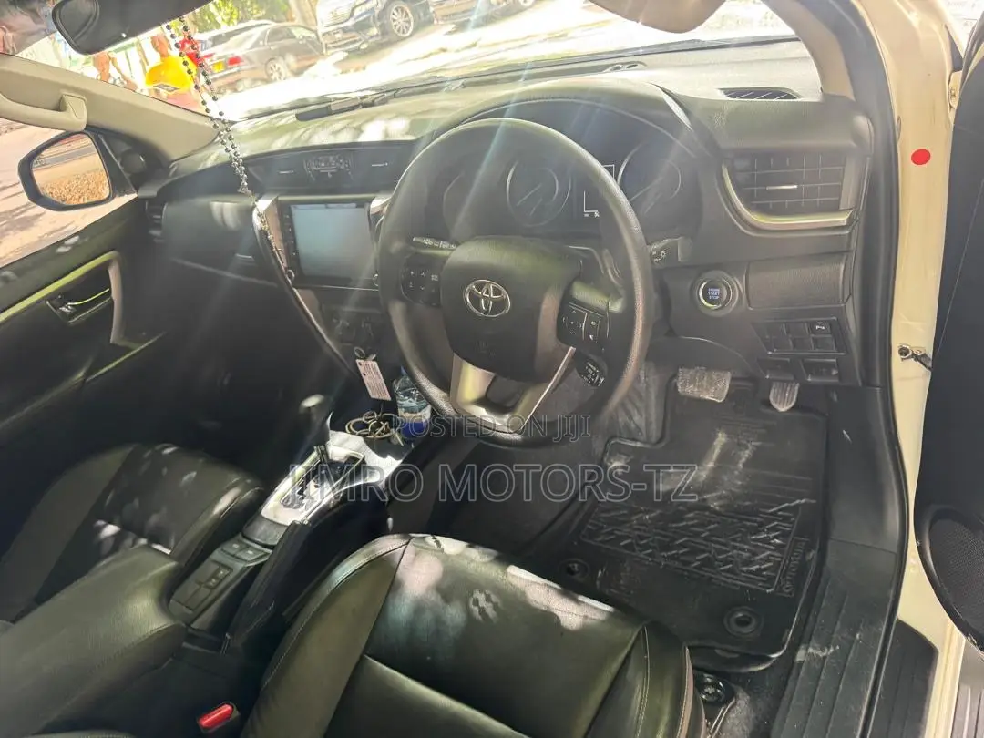 Toyota Fortuner 2023 White