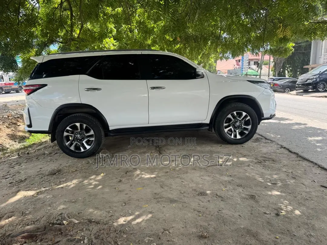 Toyota Fortuner 2023 White