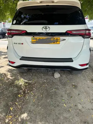 Toyota Fortuner 2023 White