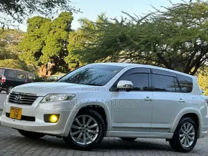 Toyota Vanguard 2012 White