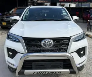 Toyota Fortuner 2022 White