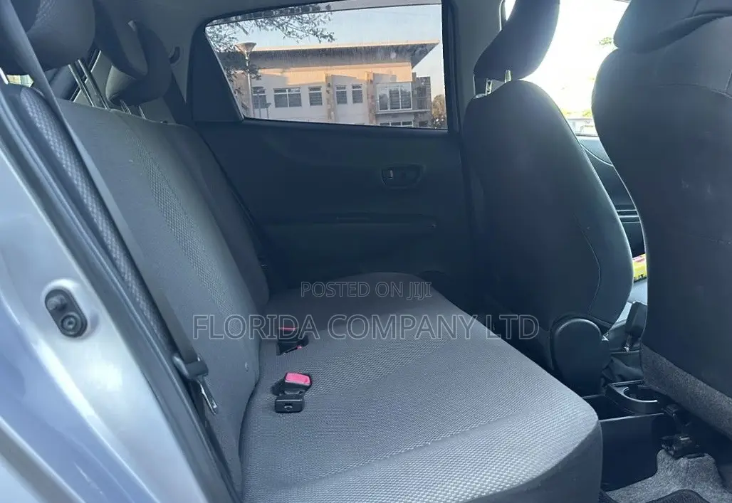 Toyota Vitz 2012