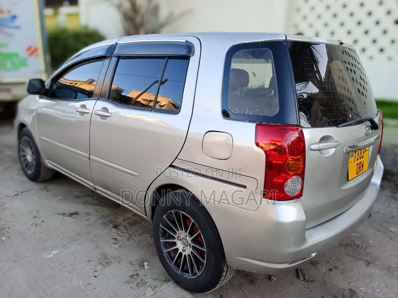 Toyota Raum 2005 Silver