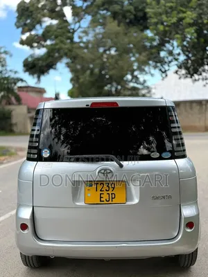 Toyota Sienta 2005 Silver