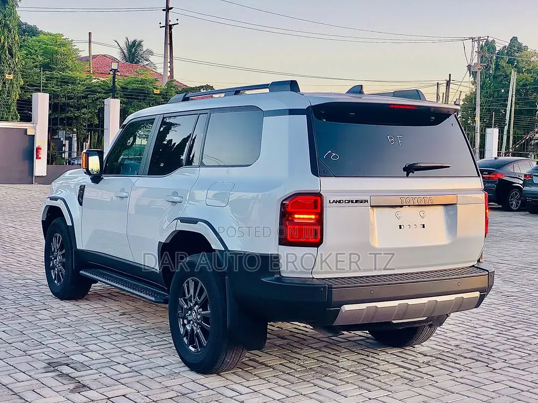 Toyota Land Cruiser Prado 2024 White
