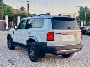 Toyota Land Cruiser Prado 2024 White