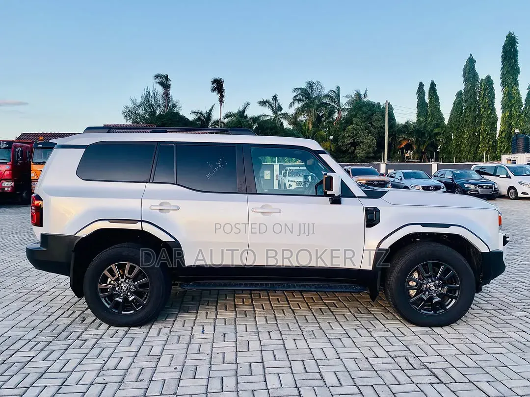 Toyota Land Cruiser Prado 2024 White