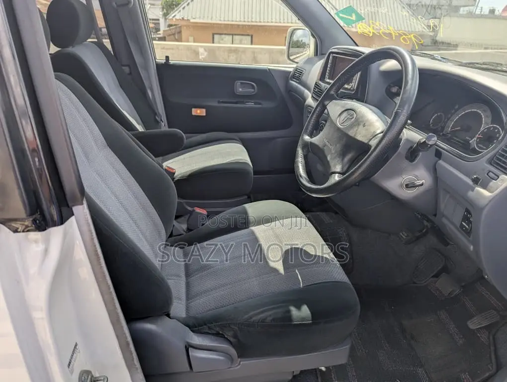 Toyota Noah 2001 White