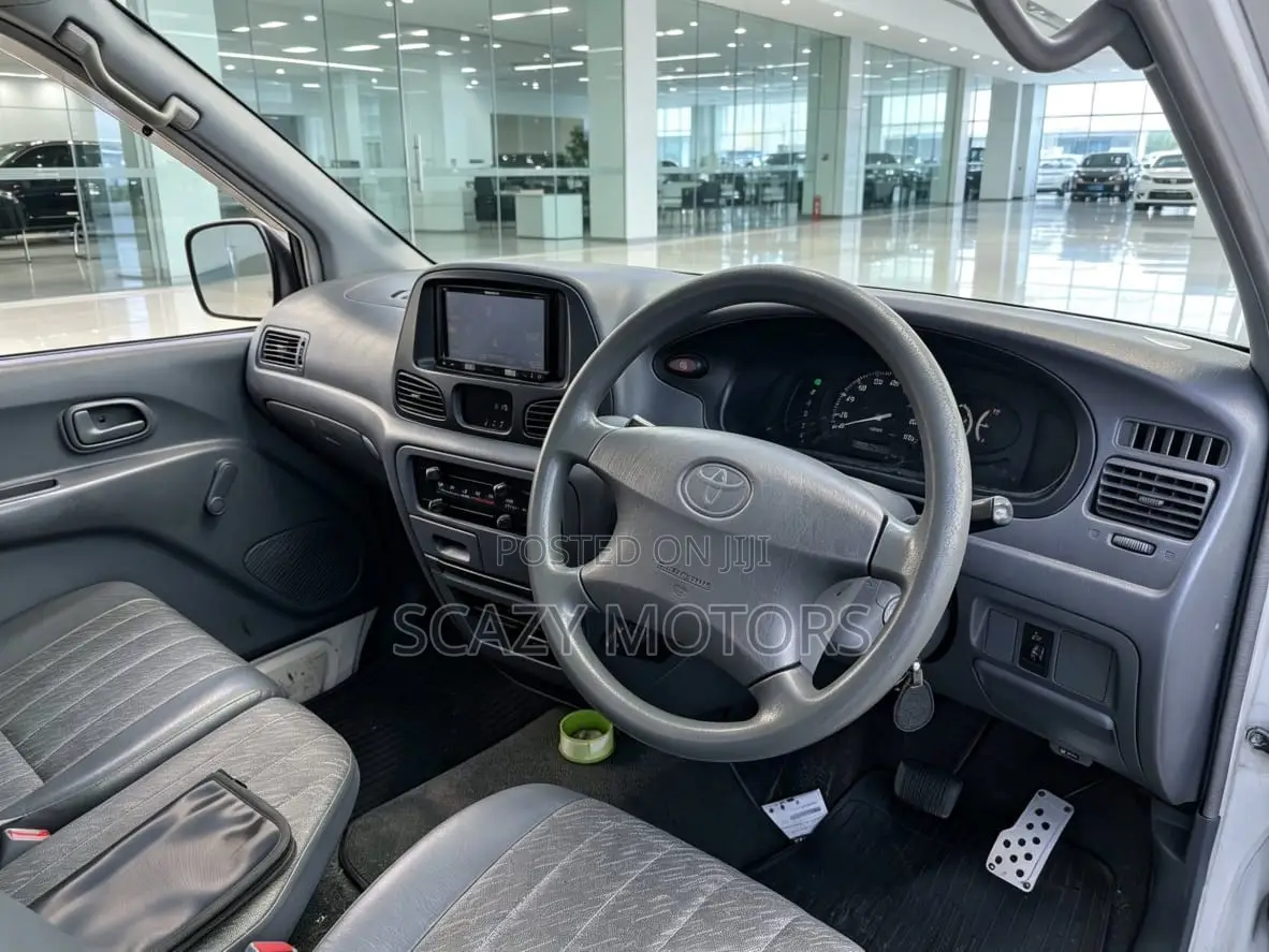 Toyota Noah 2003 White