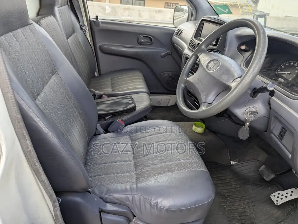 Toyota Noah 2003 White