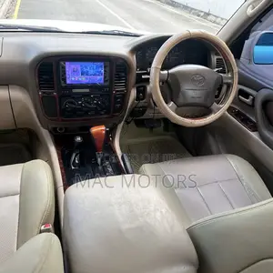 Toyota Land Cruiser 2002 White