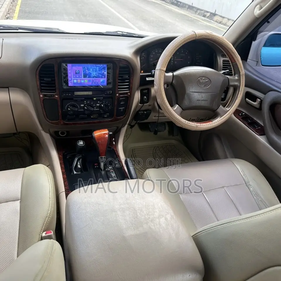 Toyota Land Cruiser 2002 White