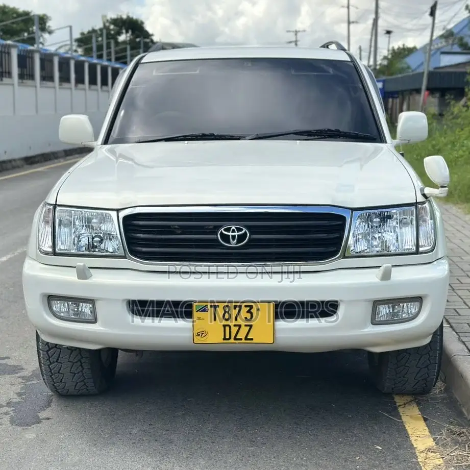 Toyota Land Cruiser 2002 White
