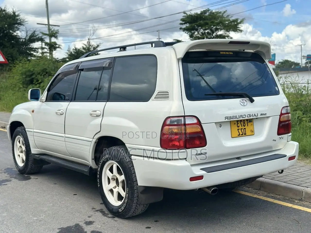 Toyota Land Cruiser 2002 White