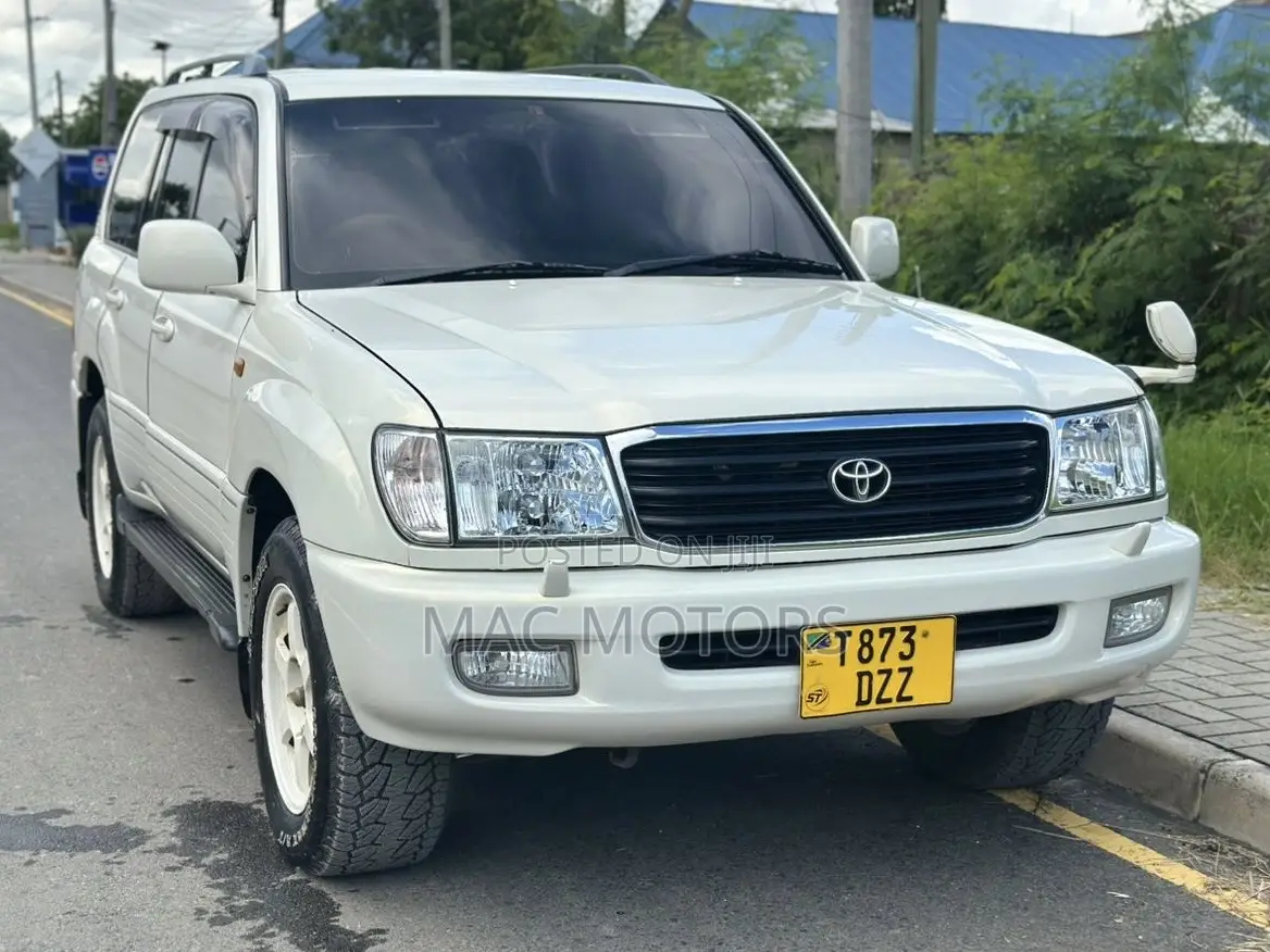 Toyota Land Cruiser 2002 White