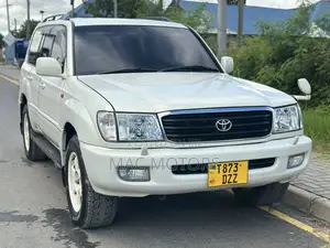Toyota Land Cruiser 2002 White
