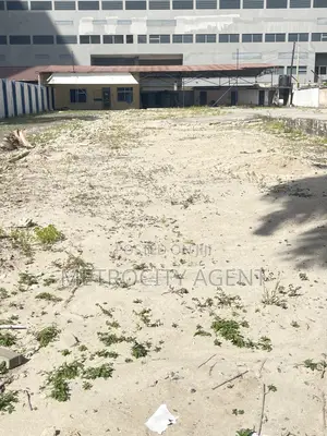 Showroom or Yard for Rent