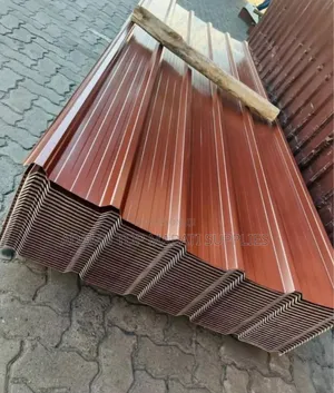 Rangi Ya Brick Red Kwenye Bati Ya Mgongo Mpana