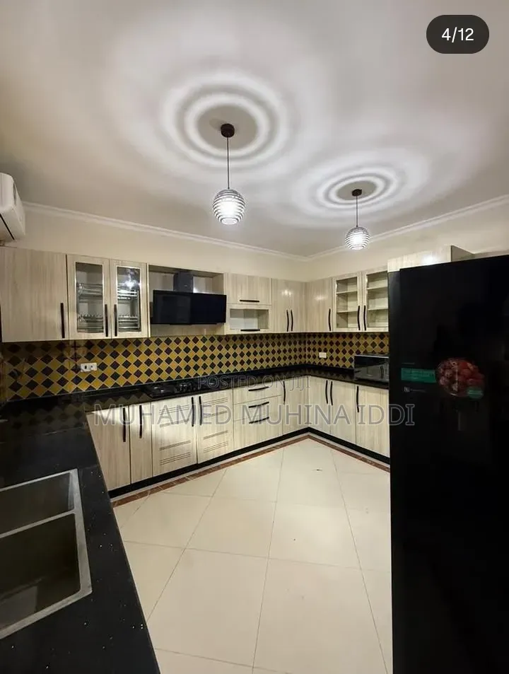 Furnished 4bdrm Villa in Villa, Ada Estate for rent