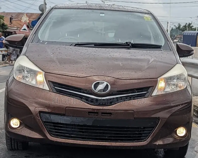 Toyota Vitz 2012 Burgundy