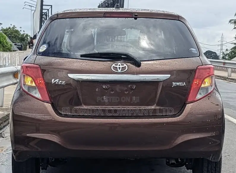 Toyota Vitz 2012 Burgundy