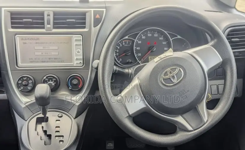 Toyota Ractis 2010 Blue