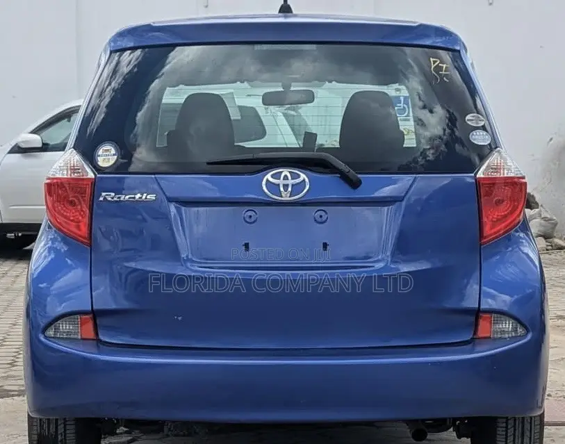 Toyota Ractis 2010 Blue