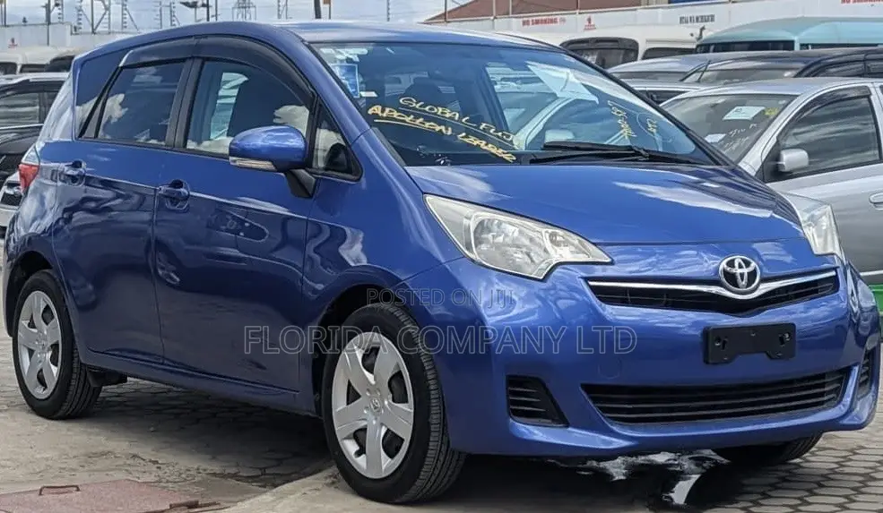 Toyota Ractis 2010 Blue