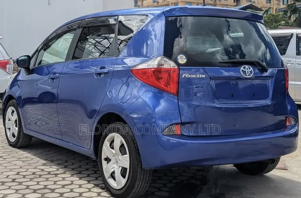 Toyota Ractis 2010 Blue