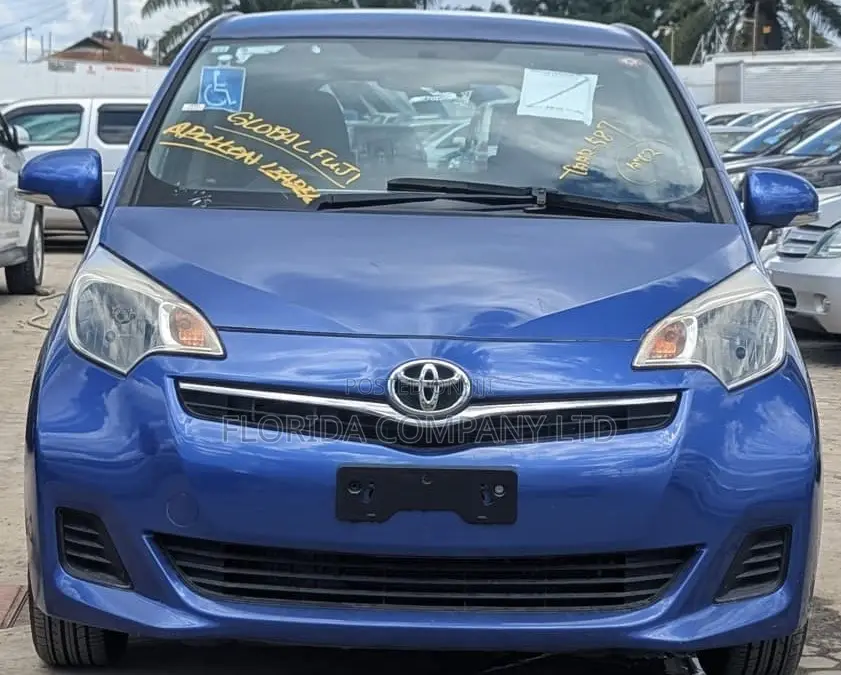 Toyota Ractis 2010 Blue