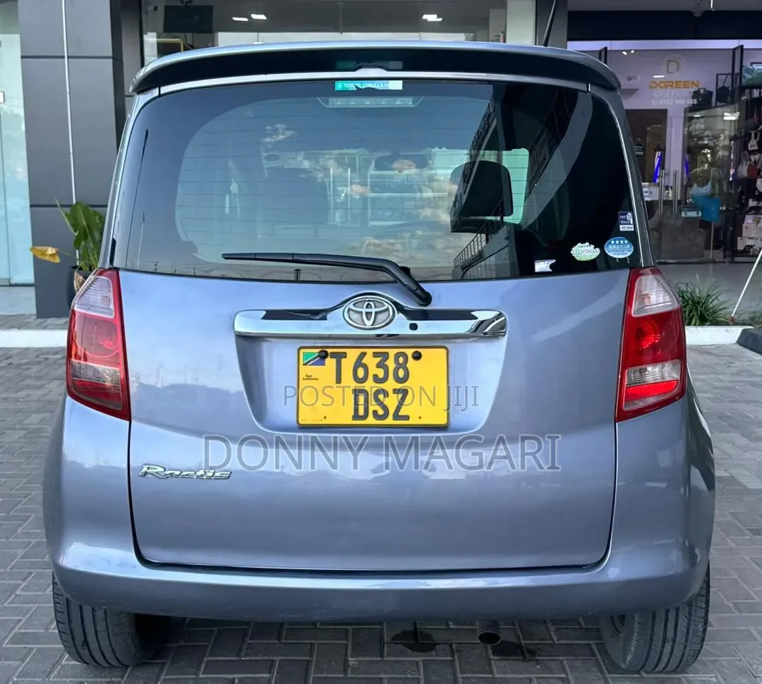 Toyota Ractis 2006 Gray