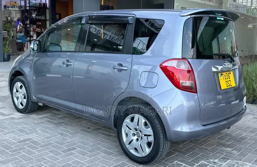 Toyota Ractis 2006 Gray