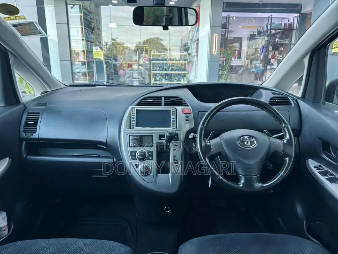 Toyota Ractis 2006 Gray