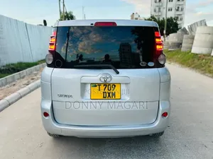 Toyota Sienta 2008 Silver