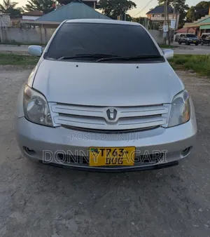 Toyota IST 2004 Silver