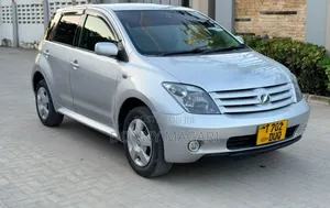 Toyota IST 2005 Silver